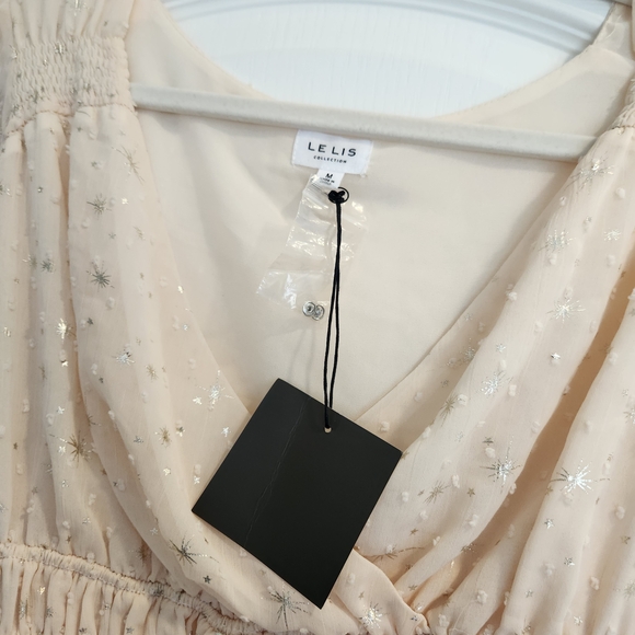 Le Lis Cream Blouse with Metallic Star Details Size M BNWT - Picture 3 of 5